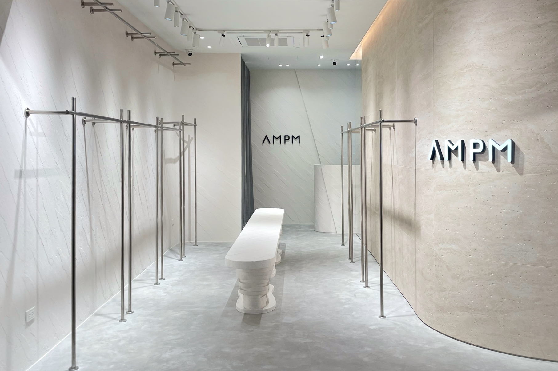 บรรยากาศภายในร้าน AMPM Lido connect